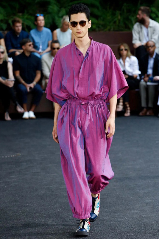 歐米茄的彩盤腕表讓你跳出“黑白灰”