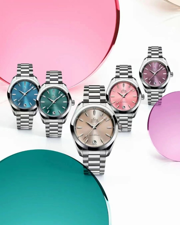 歐米茄的彩盤腕表讓你跳出“黑白灰”