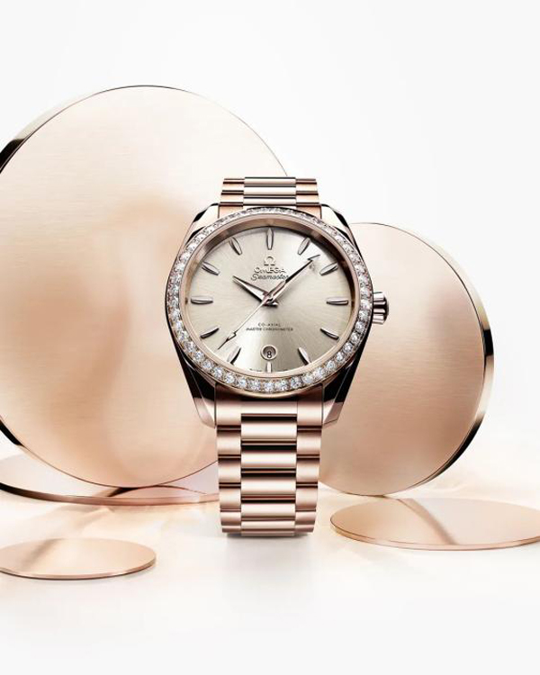 歐米茄的彩盤腕表讓你跳出“黑白灰”